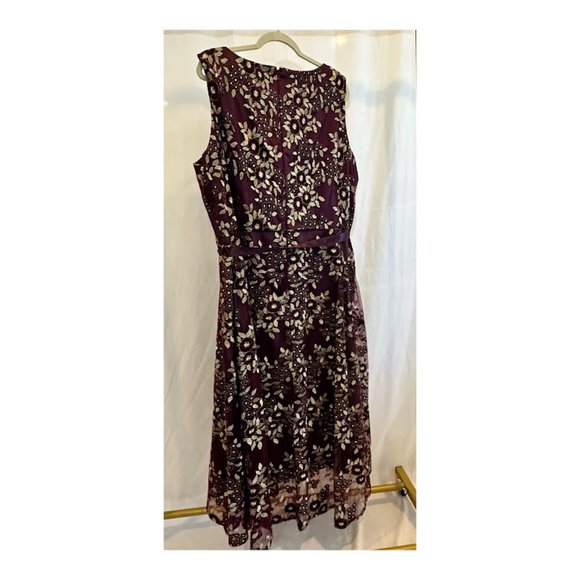 Tahari Women's Plus 24W Burgundy/Wine Dress with intricate gold emboidery - Picture 2 of 6